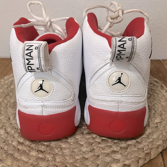 Jordan sneakers 👟 - Picture 3 of 4